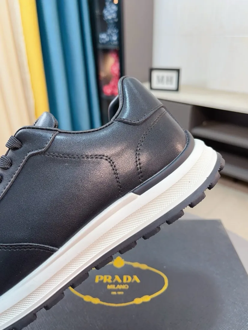 Men's shoes 💰420🌹🌹High-quality new Prada counters are launched simultaneously. The new men's shoes and 😘fabrics are selected from imported mesh and glue-spraying technology. Imported cowhide lining. 👍🏿High-end☄️Open-molded non-slip rubber outsole, exquisite lines, simple and elegant, comfortable and high-end for leisure travel. Code number: 38 to 44